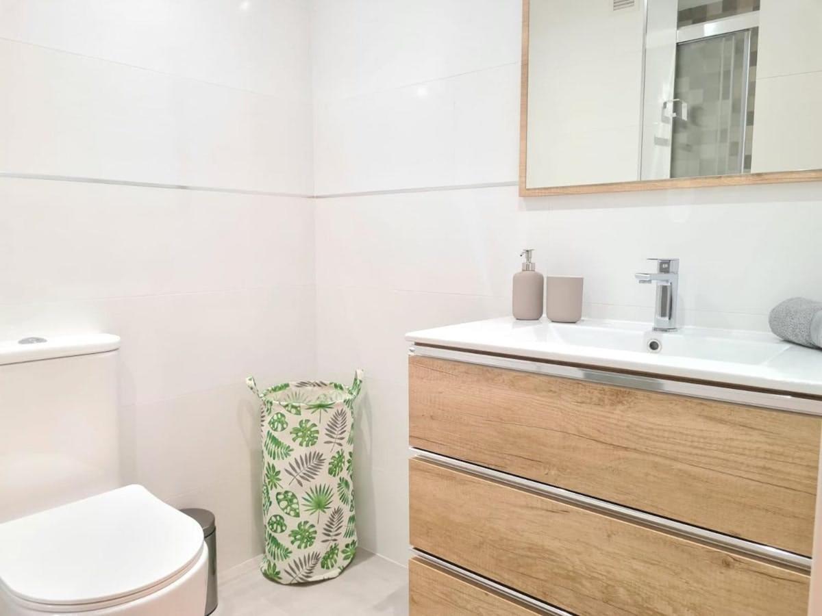 Apartamento Moderno Y Con Estilo En La Carihuela Torremolinos Exteriör bild
