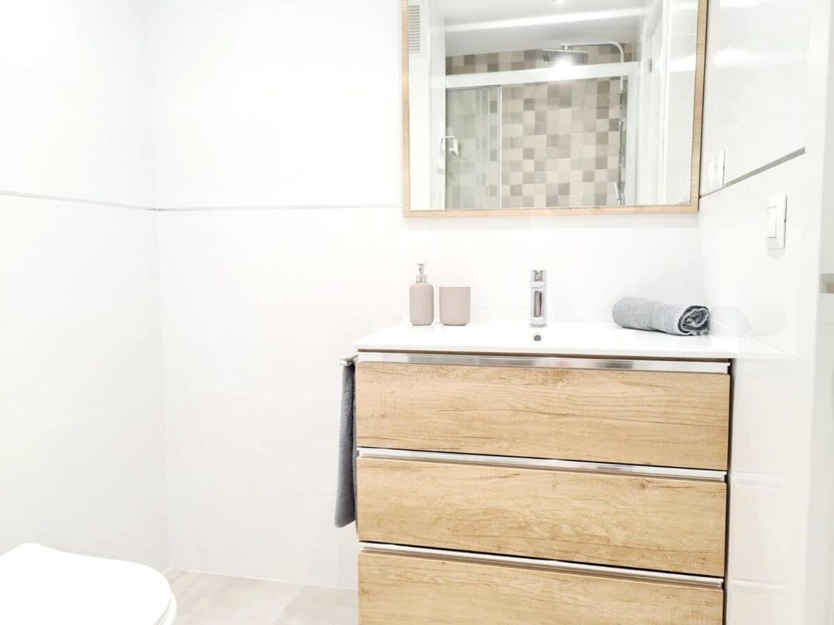Apartamento Moderno Y Con Estilo En La Carihuela Torremolinos Exteriör bild
